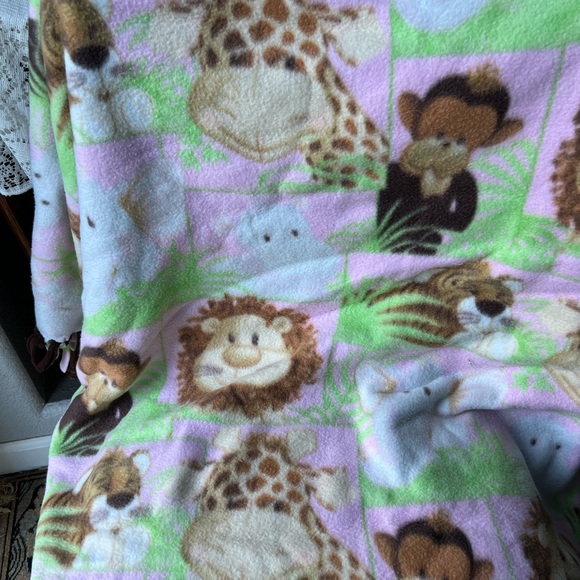 New Handcrafted Tied baby blanket - Picture 2 of 4